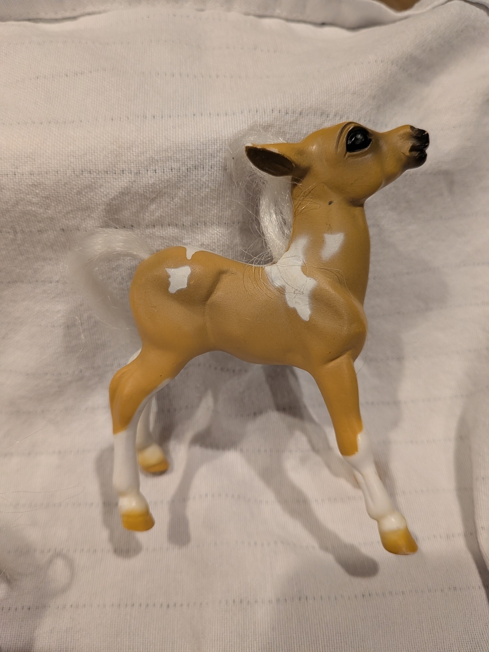 Kids Toy Horse Figurines White & Tan Set Plastic Animal Figures 2pc - Picture 3 of 10